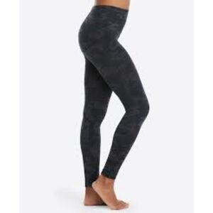 SPANX look at me now black camo size medium